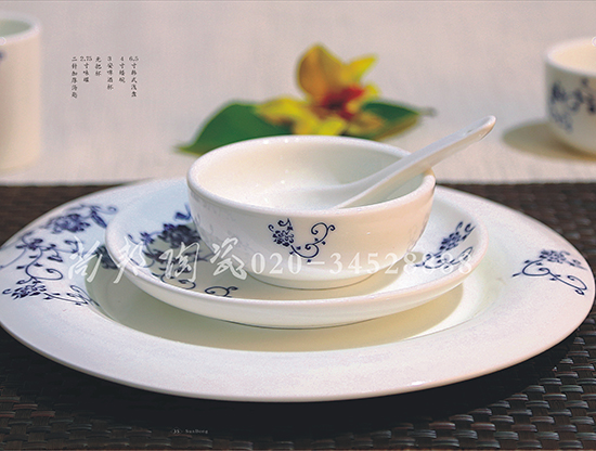 镁质釉下瓷：金钱花
